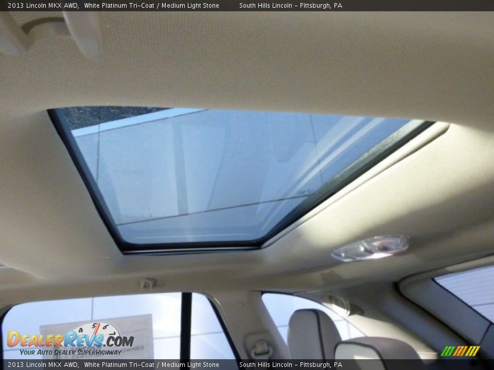 2013 Lincoln MKX AWD White Platinum Tri-Coat / Medium Light Stone Photo #18