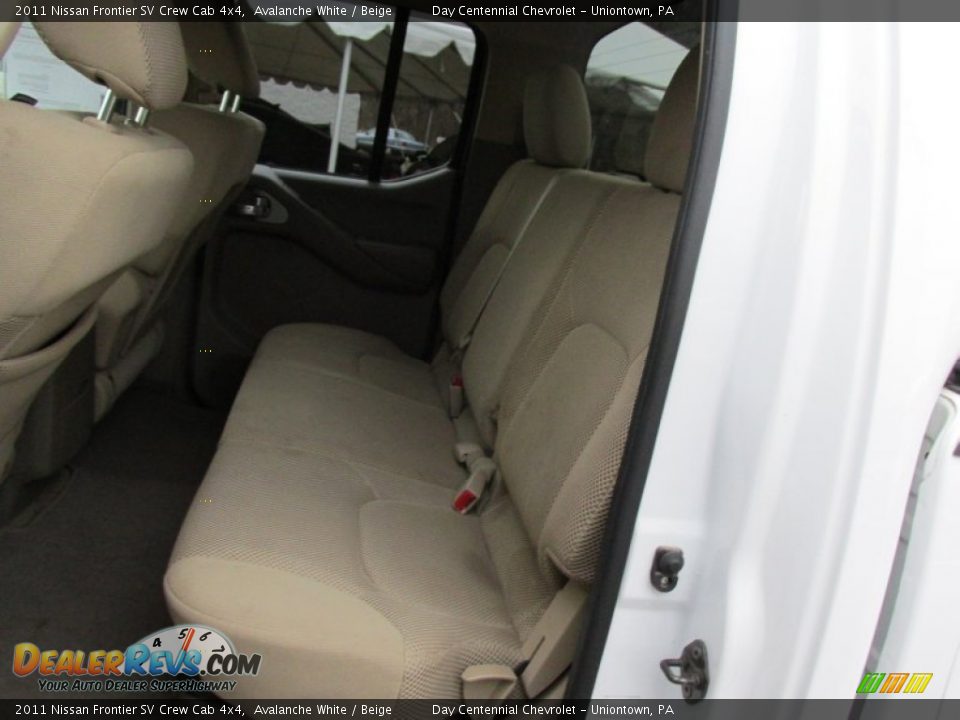 2011 Nissan Frontier SV Crew Cab 4x4 Avalanche White / Beige Photo #20