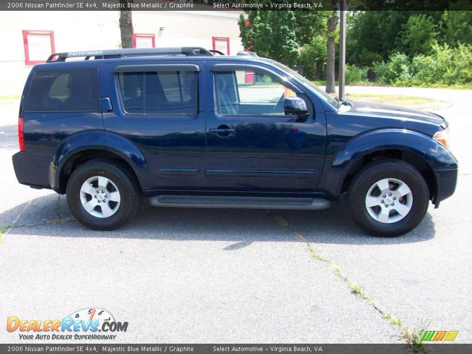 2006 Nissan Pathfinder SE 4x4 Majestic Blue Metallic / Graphite Photo #7