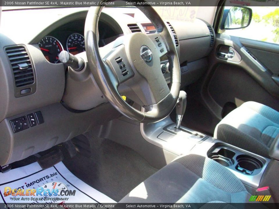 2006 Nissan Pathfinder SE 4x4 Majestic Blue Metallic / Graphite Photo #15