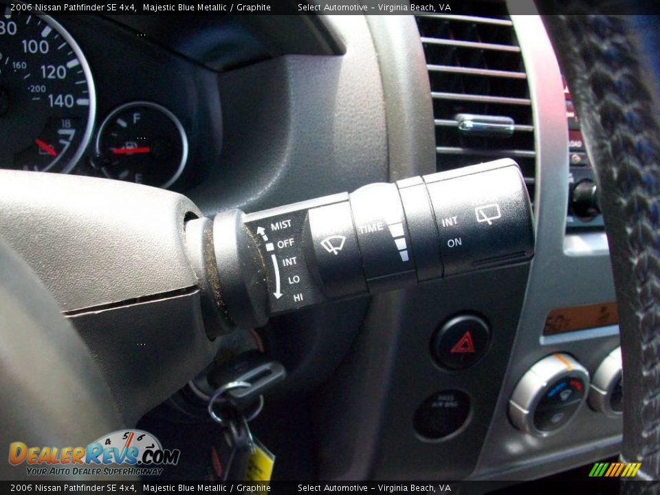 2006 Nissan Pathfinder SE 4x4 Majestic Blue Metallic / Graphite Photo #25