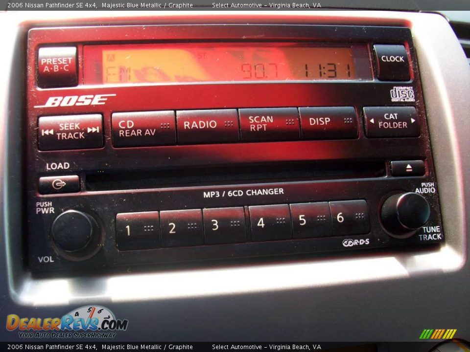 2006 Nissan Pathfinder SE 4x4 Majestic Blue Metallic / Graphite Photo #28