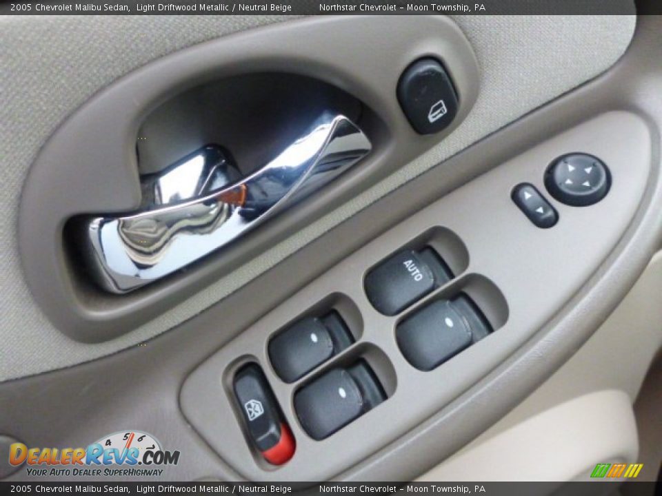 2005 Chevrolet Malibu Sedan Light Driftwood Metallic / Neutral Beige Photo #11