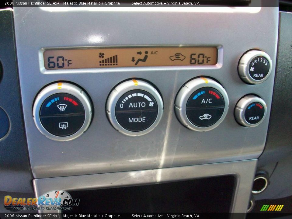 2006 Nissan Pathfinder SE 4x4 Majestic Blue Metallic / Graphite Photo #29