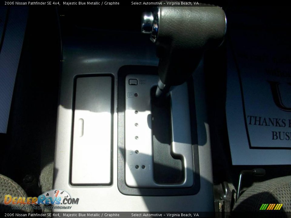 2006 Nissan Pathfinder SE 4x4 Majestic Blue Metallic / Graphite Photo #31