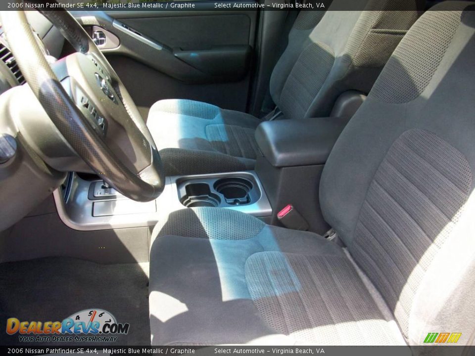 2006 Nissan Pathfinder SE 4x4 Majestic Blue Metallic / Graphite Photo #32