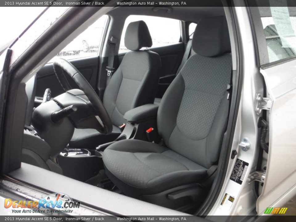 2013 Hyundai Accent SE 5 Door Ironman Silver / Black Photo #12