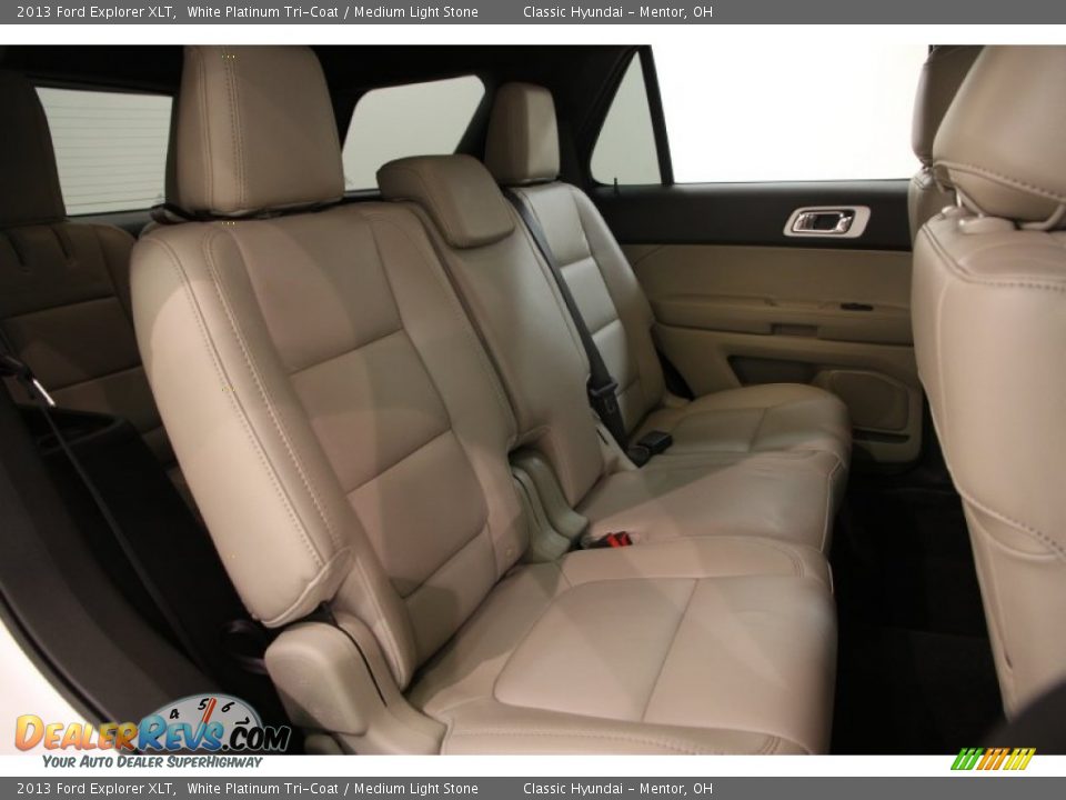 2013 Ford Explorer XLT White Platinum Tri-Coat / Medium Light Stone Photo #22