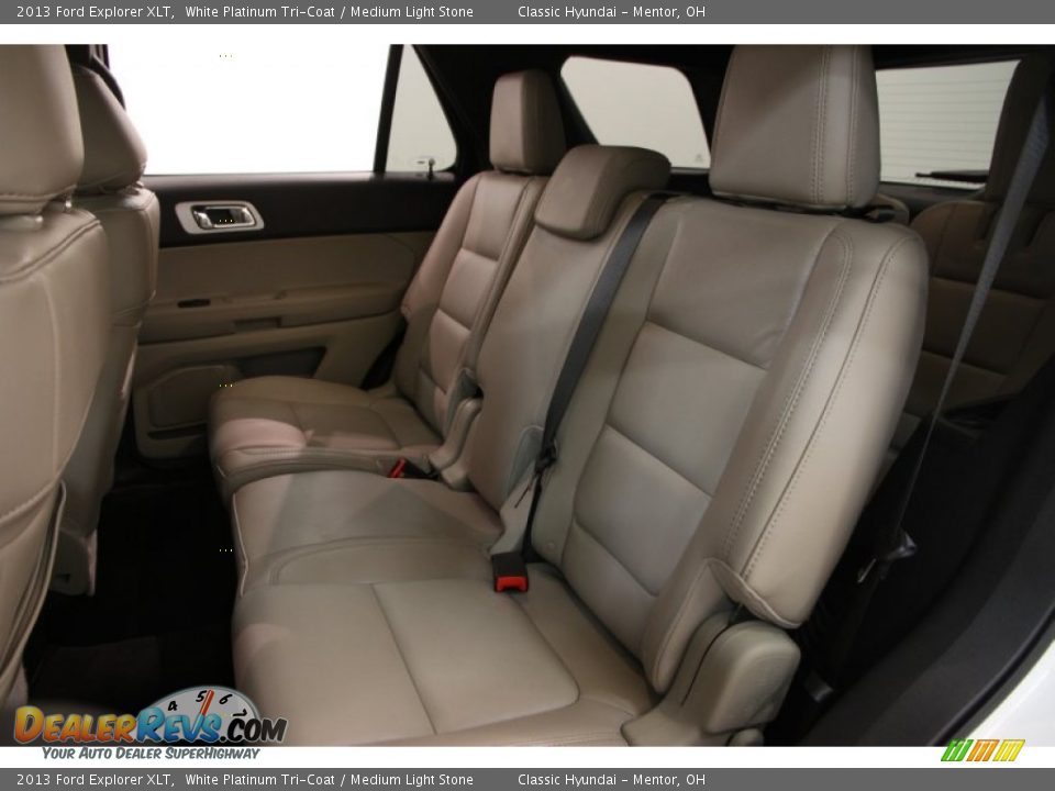 2013 Ford Explorer XLT White Platinum Tri-Coat / Medium Light Stone Photo #23