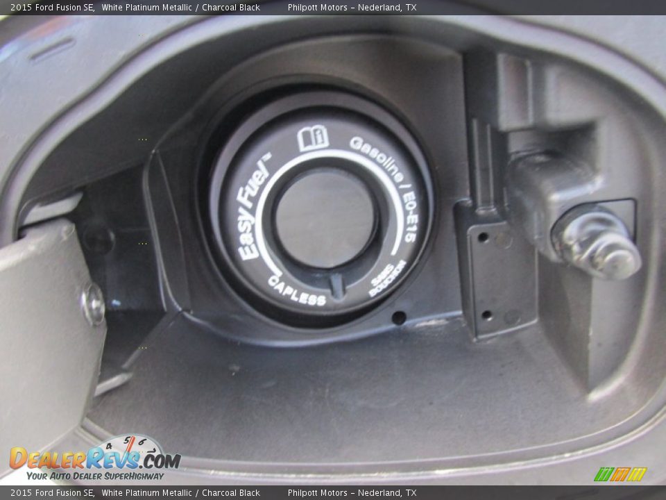2015 Ford Fusion SE White Platinum Metallic / Charcoal Black Photo #13