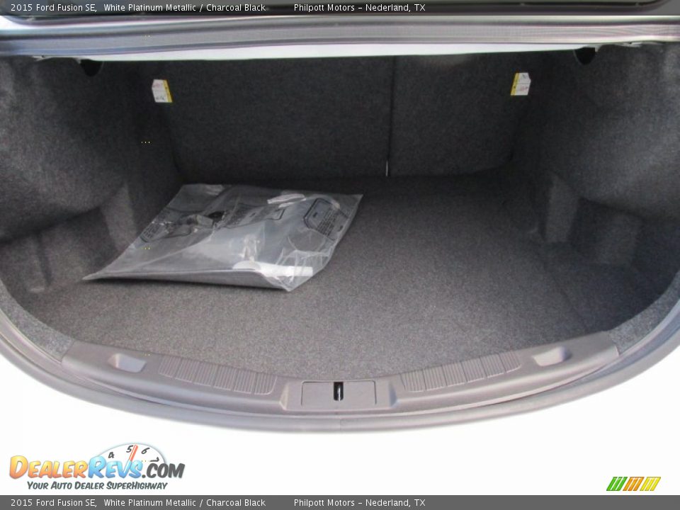 2015 Ford Fusion SE White Platinum Metallic / Charcoal Black Photo #16