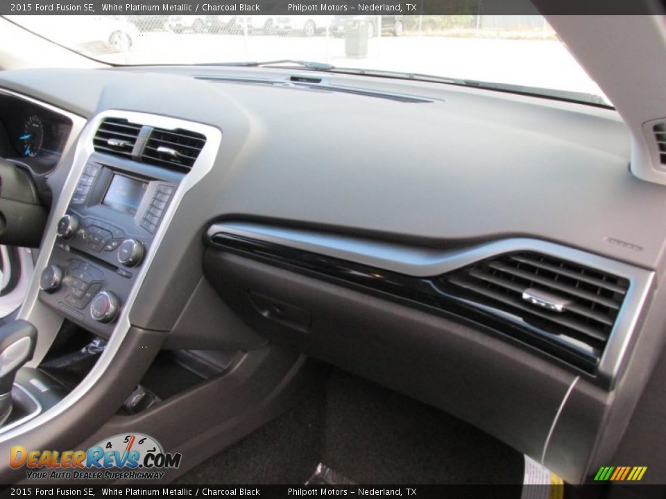 2015 Ford Fusion SE White Platinum Metallic / Charcoal Black Photo #18