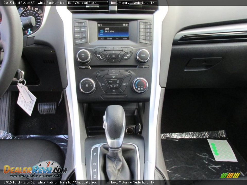 2015 Ford Fusion SE White Platinum Metallic / Charcoal Black Photo #26
