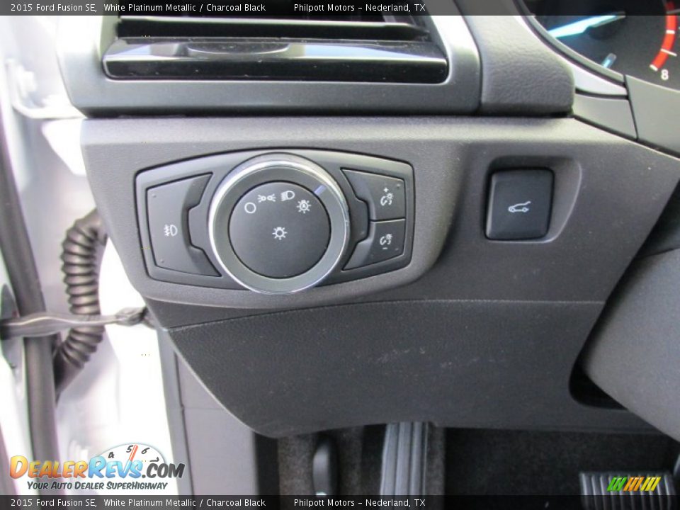 2015 Ford Fusion SE White Platinum Metallic / Charcoal Black Photo #32