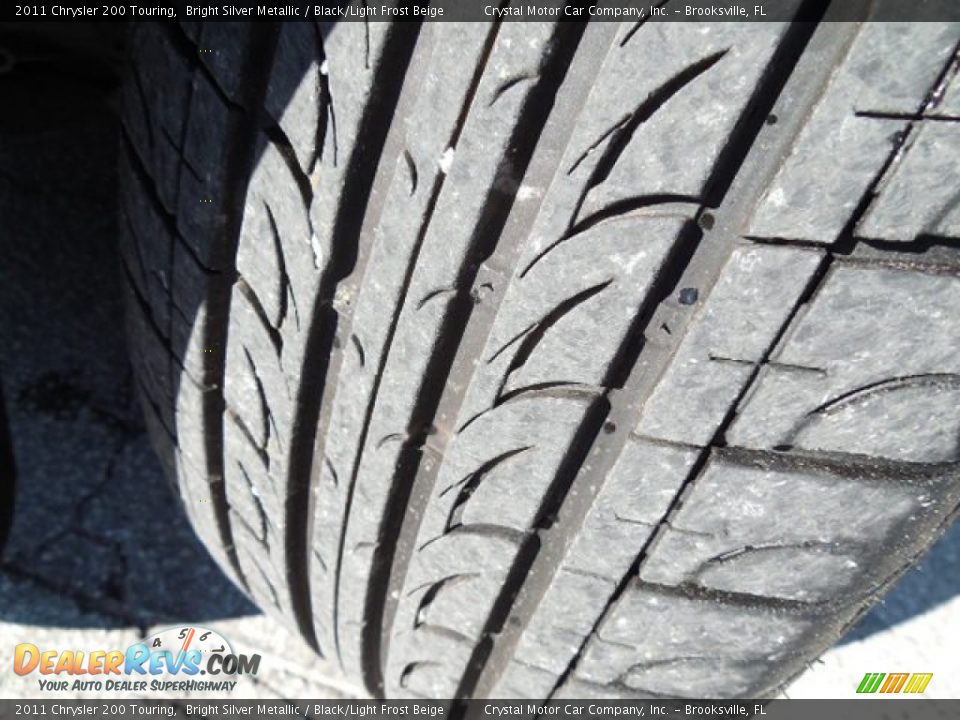 2011 Chrysler 200 Touring Bright Silver Metallic / Black/Light Frost Beige Photo #15
