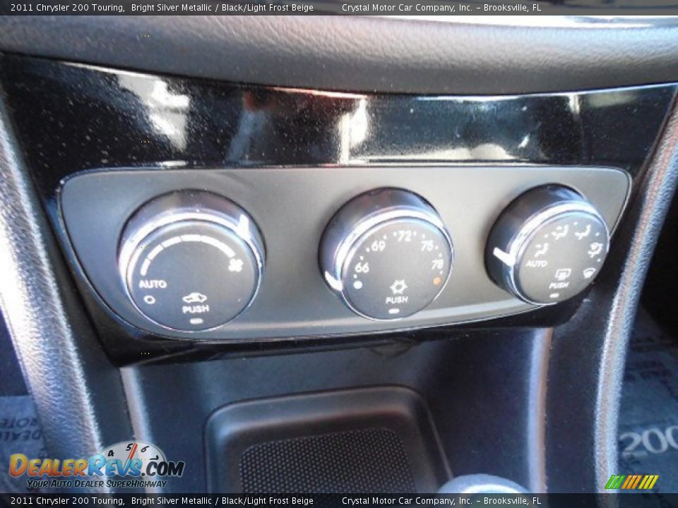 2011 Chrysler 200 Touring Bright Silver Metallic / Black/Light Frost Beige Photo #20