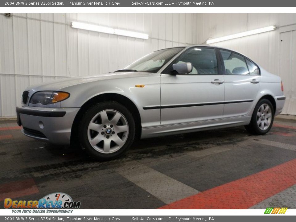 2004 BMW 3 Series 325xi Sedan Titanium Silver Metallic / Grey Photo #2