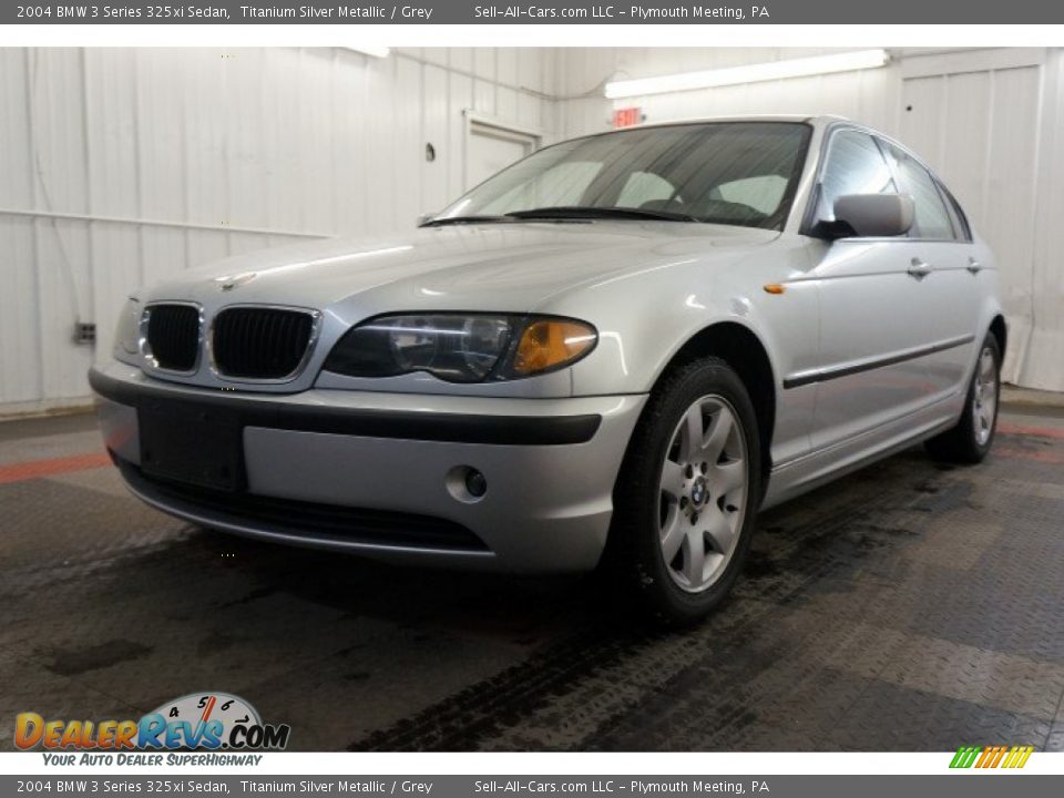 2004 BMW 3 Series 325xi Sedan Titanium Silver Metallic / Grey Photo #3