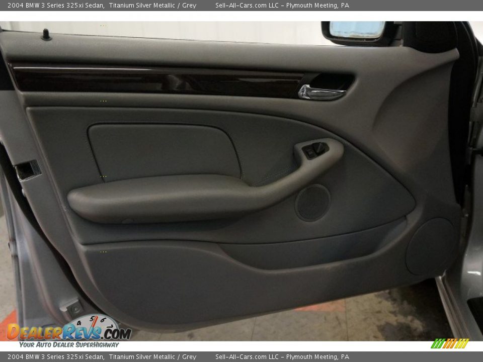 2004 BMW 3 Series 325xi Sedan Titanium Silver Metallic / Grey Photo #12