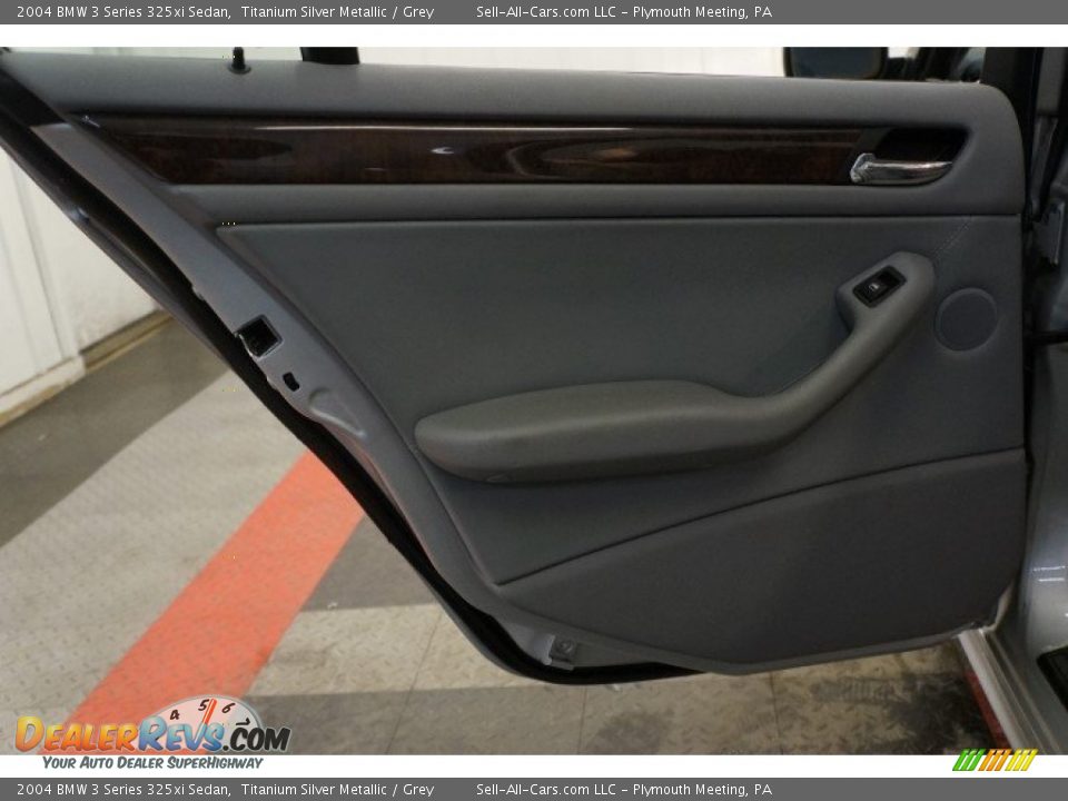2004 BMW 3 Series 325xi Sedan Titanium Silver Metallic / Grey Photo #14