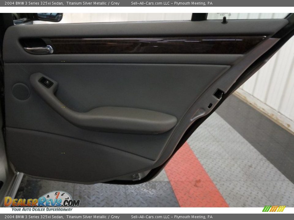 2004 BMW 3 Series 325xi Sedan Titanium Silver Metallic / Grey Photo #15