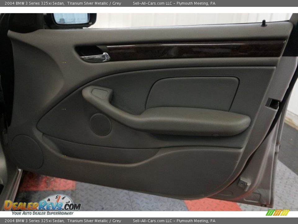 2004 BMW 3 Series 325xi Sedan Titanium Silver Metallic / Grey Photo #16