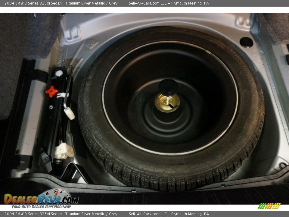 2004 BMW 3 Series 325xi Sedan Titanium Silver Metallic / Grey Photo #18