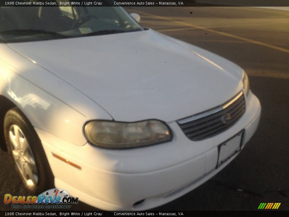 1998 Chevrolet Malibu Sedan Bright White / Light Gray Photo #2