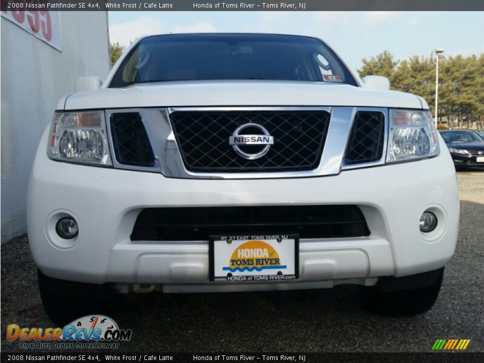 2008 Nissan Pathfinder SE 4x4 White Frost / Cafe Latte Photo #4