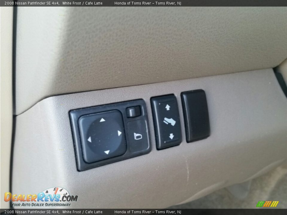 2008 Nissan Pathfinder SE 4x4 White Frost / Cafe Latte Photo #17