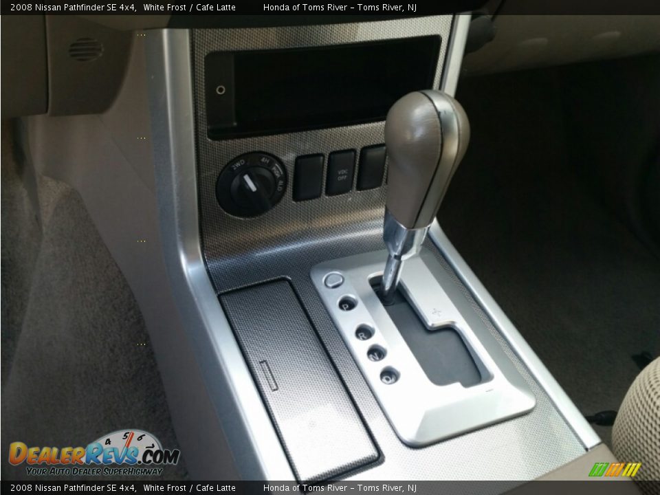 2008 Nissan Pathfinder SE 4x4 White Frost / Cafe Latte Photo #18
