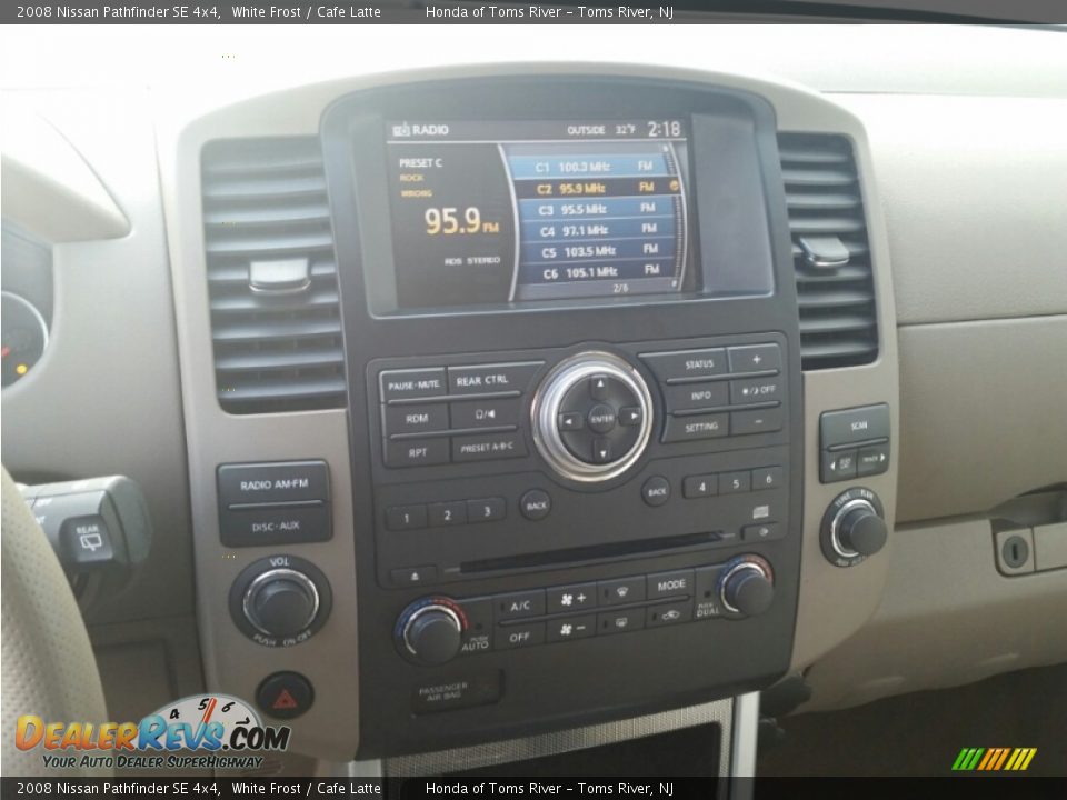 2008 Nissan Pathfinder SE 4x4 White Frost / Cafe Latte Photo #19
