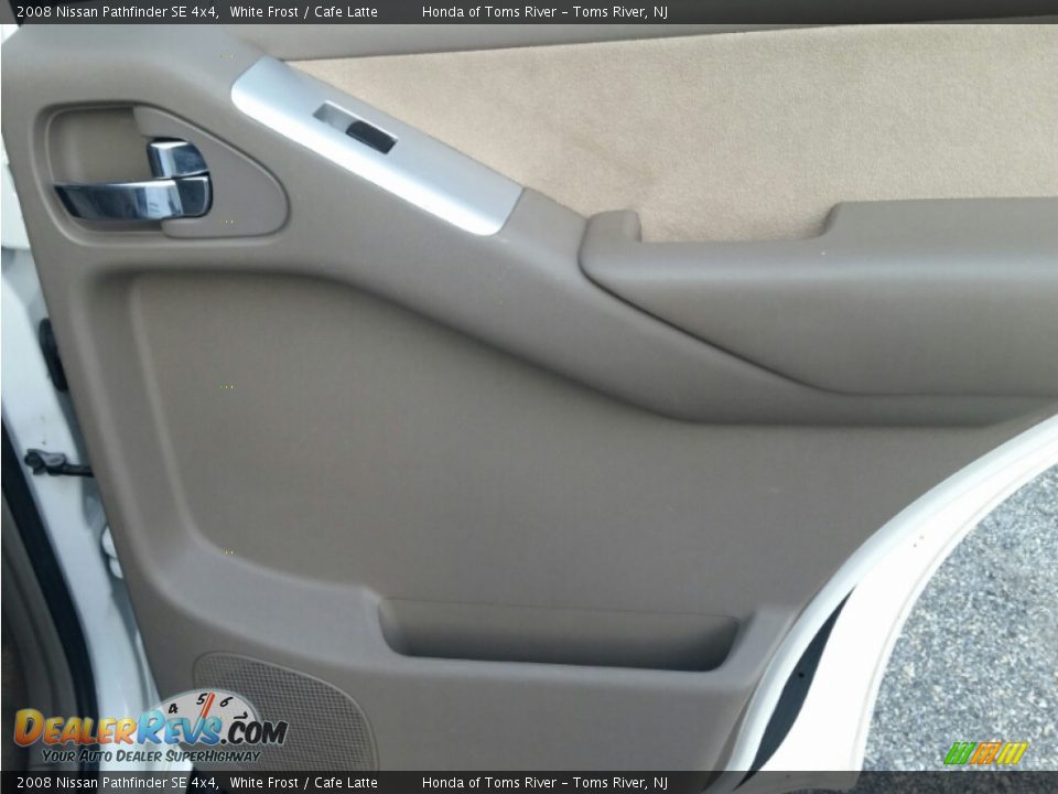 2008 Nissan Pathfinder SE 4x4 White Frost / Cafe Latte Photo #25