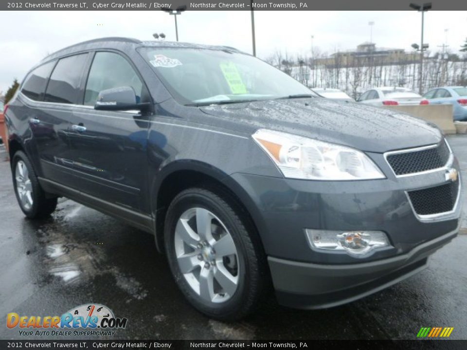 Front 3/4 View of 2012 Chevrolet Traverse LT Photo #7