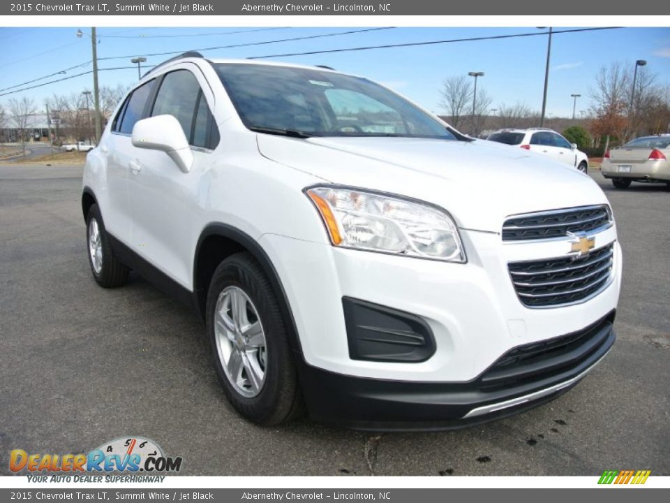 Front 3/4 View of 2015 Chevrolet Trax LT Photo #1