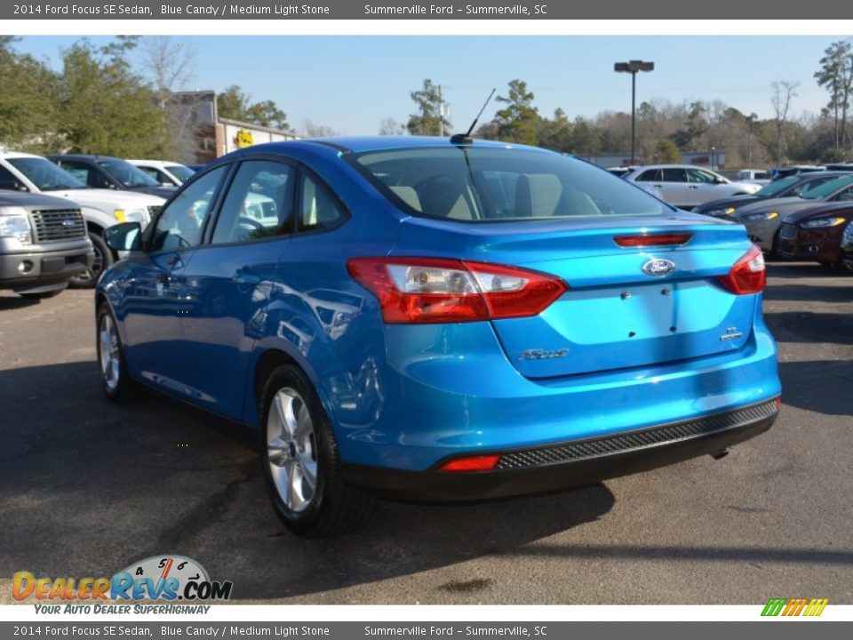 2014 Ford Focus SE Sedan Blue Candy / Medium Light Stone Photo #5