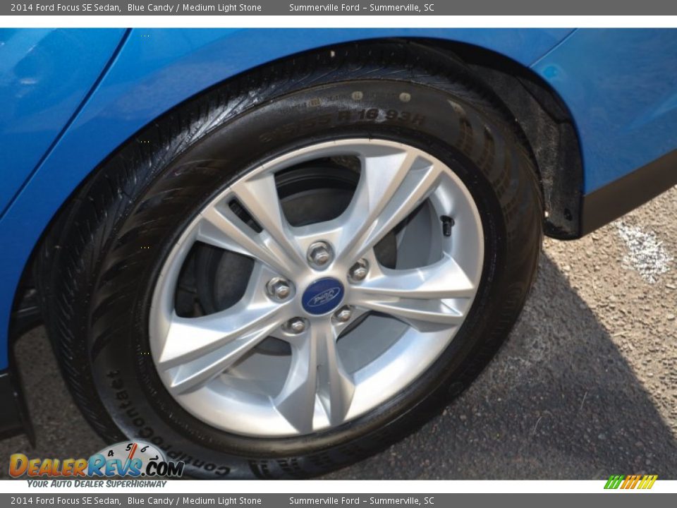 2014 Ford Focus SE Sedan Blue Candy / Medium Light Stone Photo #10