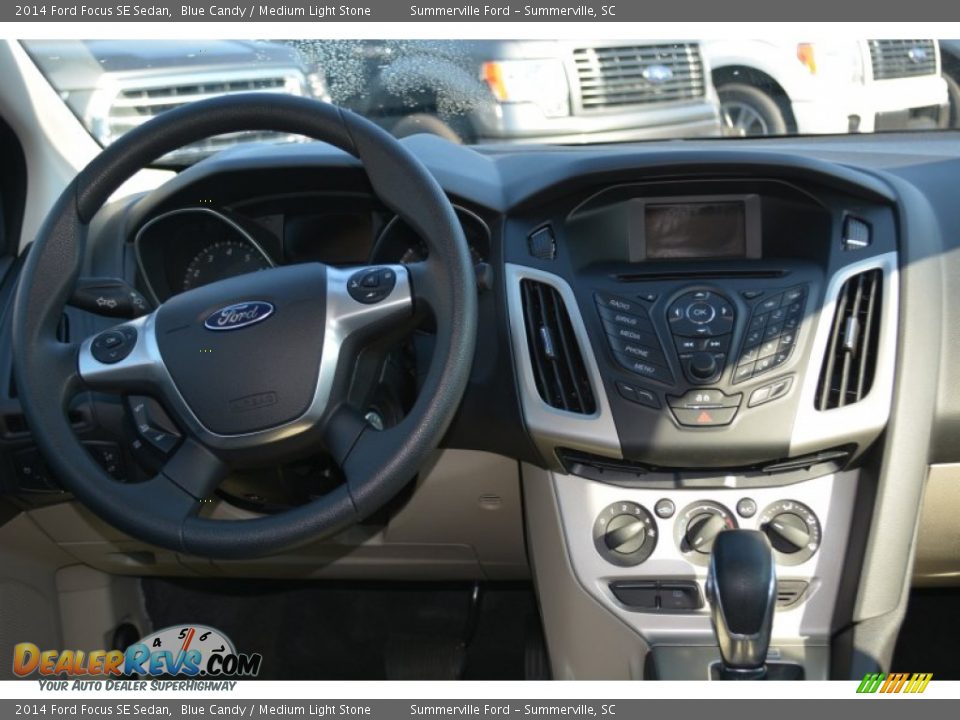 2014 Ford Focus SE Sedan Blue Candy / Medium Light Stone Photo #14