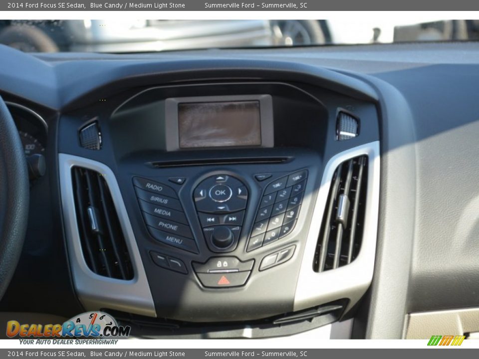 2014 Ford Focus SE Sedan Blue Candy / Medium Light Stone Photo #15