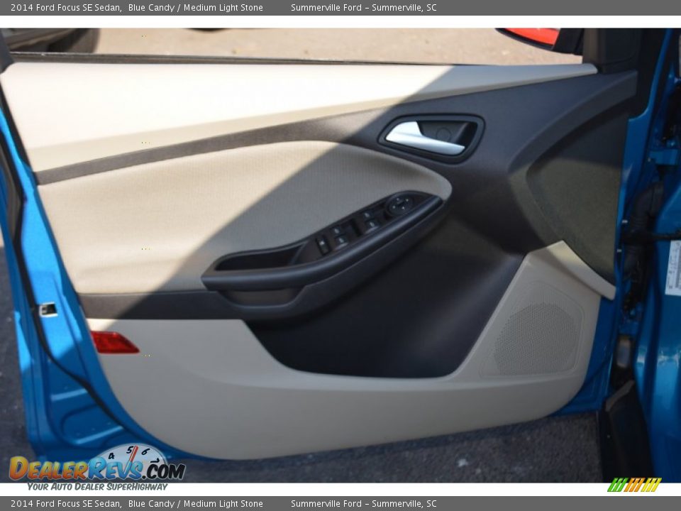 2014 Ford Focus SE Sedan Blue Candy / Medium Light Stone Photo #21