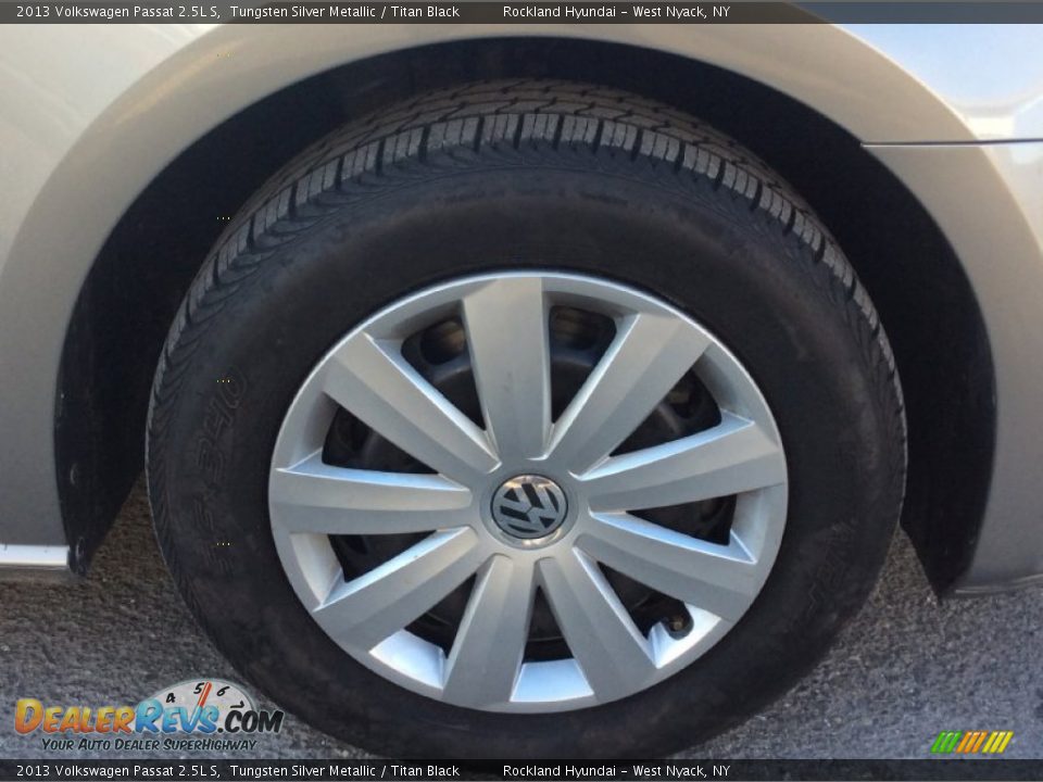 2013 Volkswagen Passat 2.5L S Tungsten Silver Metallic / Titan Black Photo #24