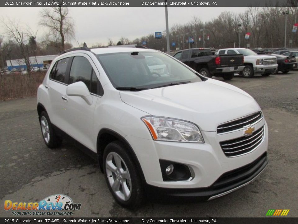 Front 3/4 View of 2015 Chevrolet Trax LTZ AWD Photo #9