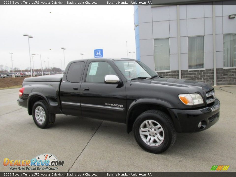 Front 3/4 View of 2005 Toyota Tundra SR5 Access Cab 4x4 Photo #1
