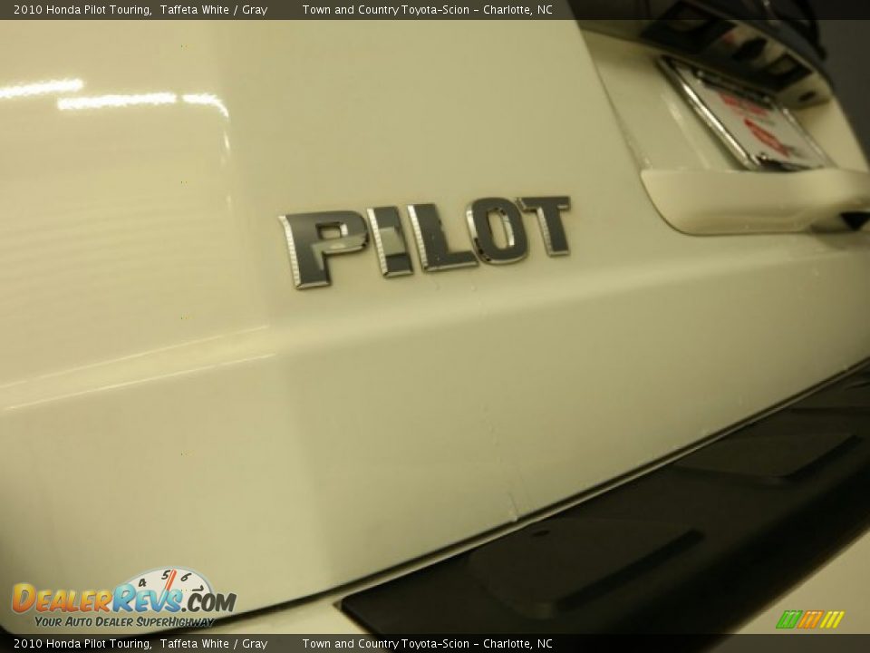 2010 Honda Pilot Touring Taffeta White / Gray Photo #18