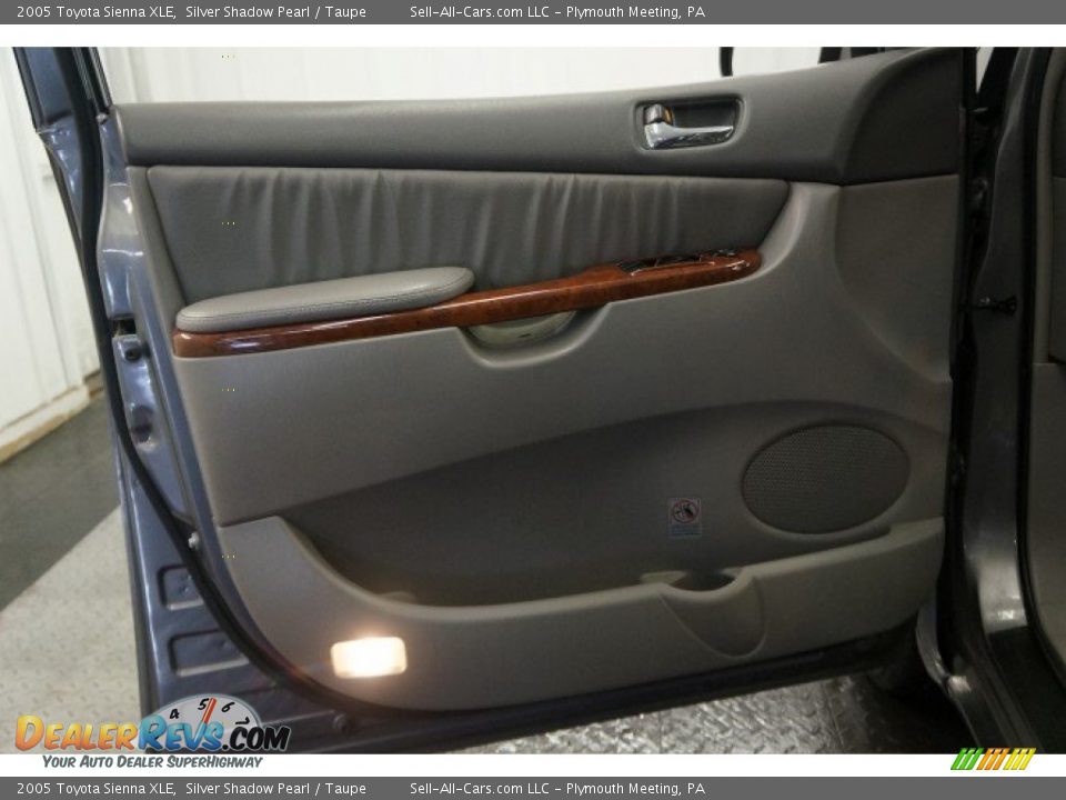 2005 Toyota Sienna XLE Silver Shadow Pearl / Taupe Photo #12
