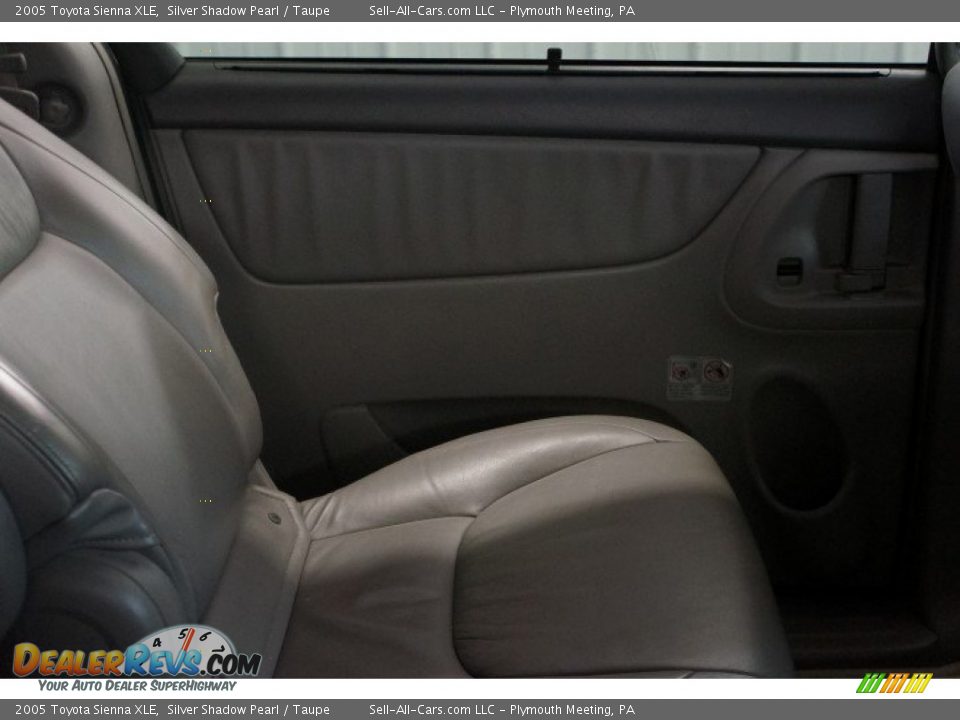 2005 Toyota Sienna XLE Silver Shadow Pearl / Taupe Photo #15
