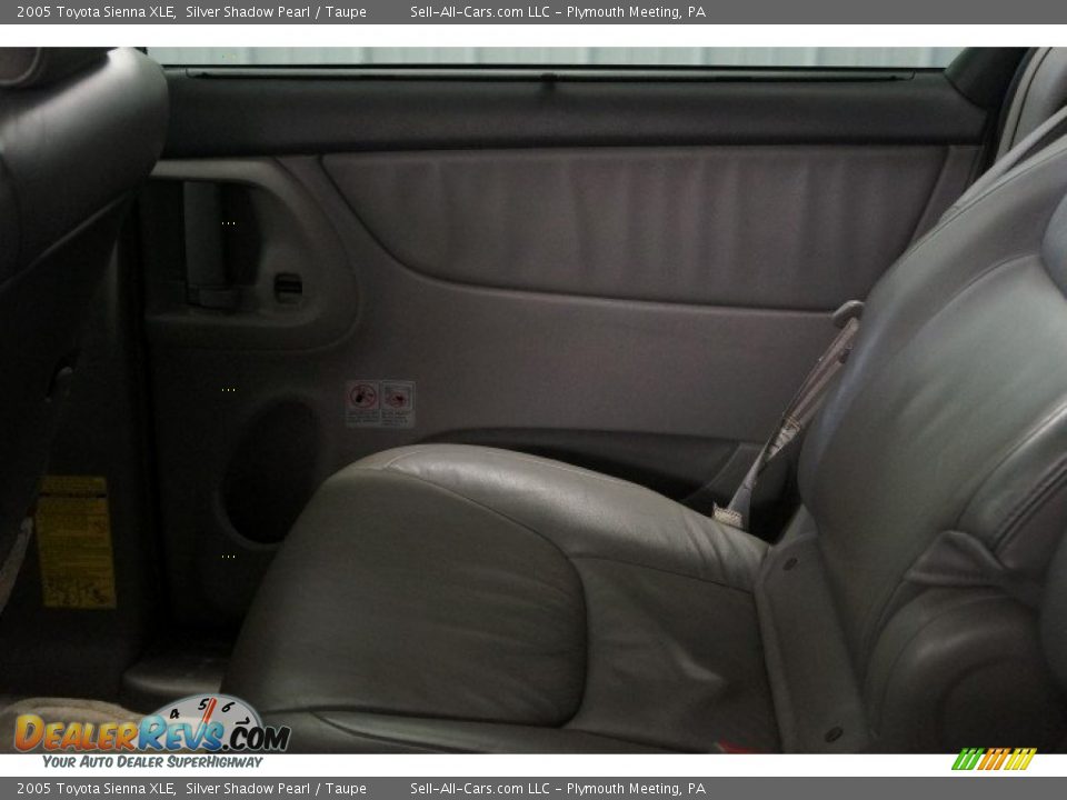 2005 Toyota Sienna XLE Silver Shadow Pearl / Taupe Photo #16