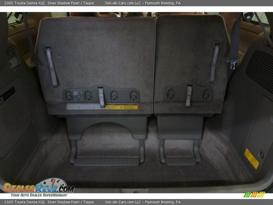 2005 Toyota Sienna XLE Silver Shadow Pearl / Taupe Photo #18