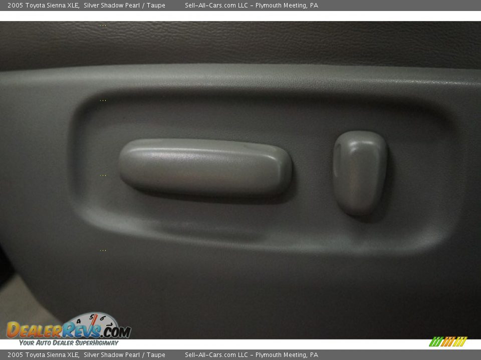 2005 Toyota Sienna XLE Silver Shadow Pearl / Taupe Photo #19