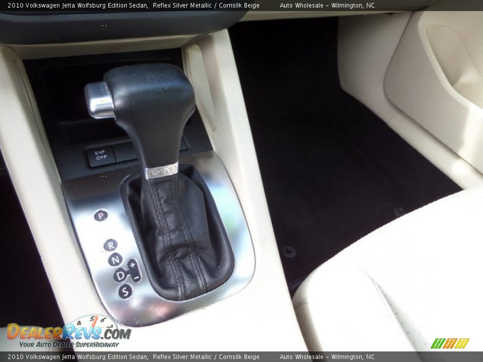 2010 Volkswagen Jetta Wolfsburg Edition Sedan Reflex Silver Metallic / Cornsilk Beige Photo #19